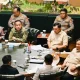 Presiden Prabowo Subianto mengadakan rapat terbatas memanggil Panglima TNI dan Kapolri untuk membahas percepatan penanganan karhutla di Sumatera dan Kalimantan