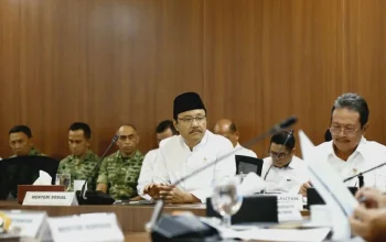 Menteri Sosial Gus Ipul saat memberikan pernyataan terkait ribuan pegawai Kemensos terindikasi judi online