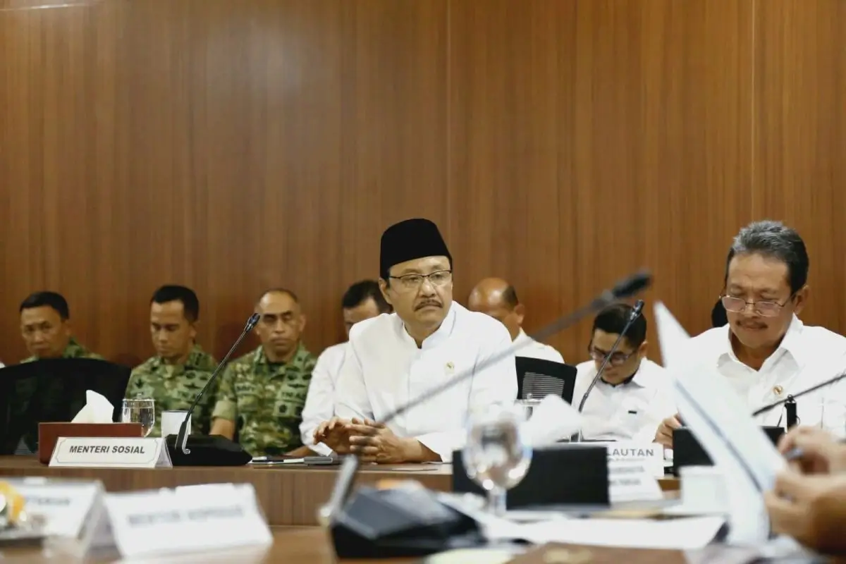 Menteri Sosial Gus Ipul saat memberikan pernyataan terkait ribuan pegawai Kemensos terindikasi judi online