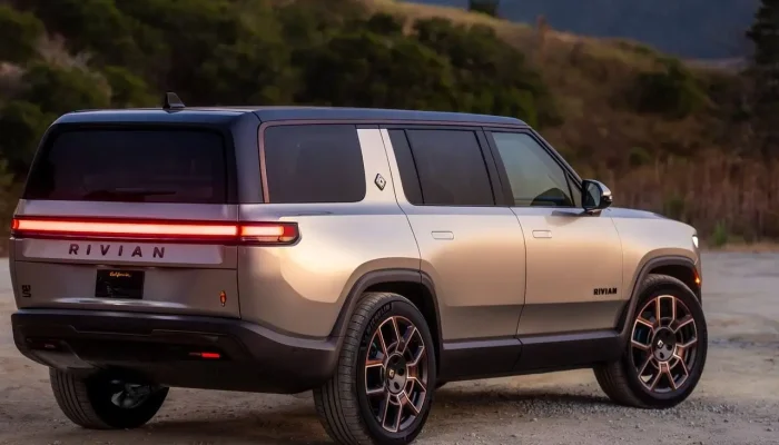 Siapa Tahu Jadi Pilihan Menarik: Rivian RIS SUV Listrik Premium dengan Performa Monster