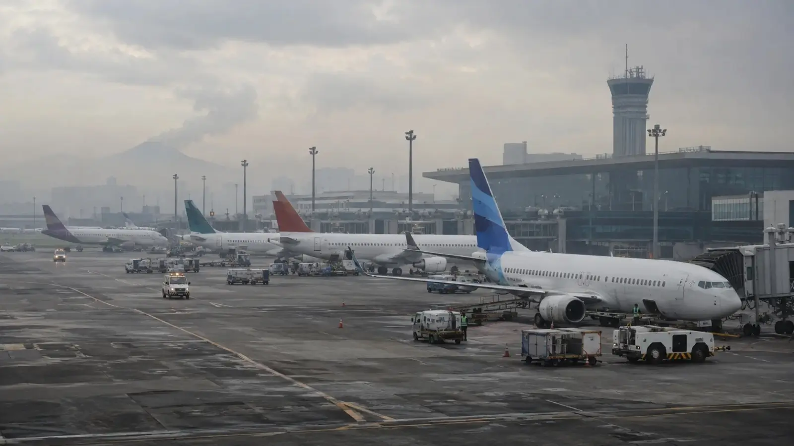 Bandara Soekarno-Hatta, Halim dan Husein kembali dibuka setelah sempat ditutup karena erupsi dari Gunung Anak Krakatau.