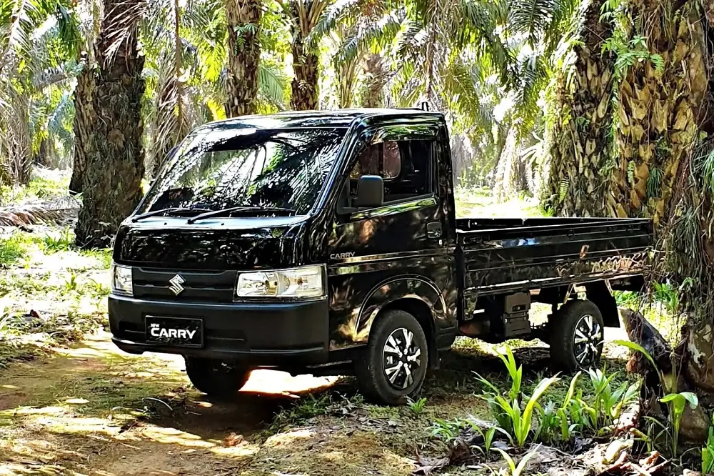 Suzuki Carry Pick Up mobil niaga tangguh dengan bak luas mampu angkut muatan besar, efisien dan ekonomis untuk usaha