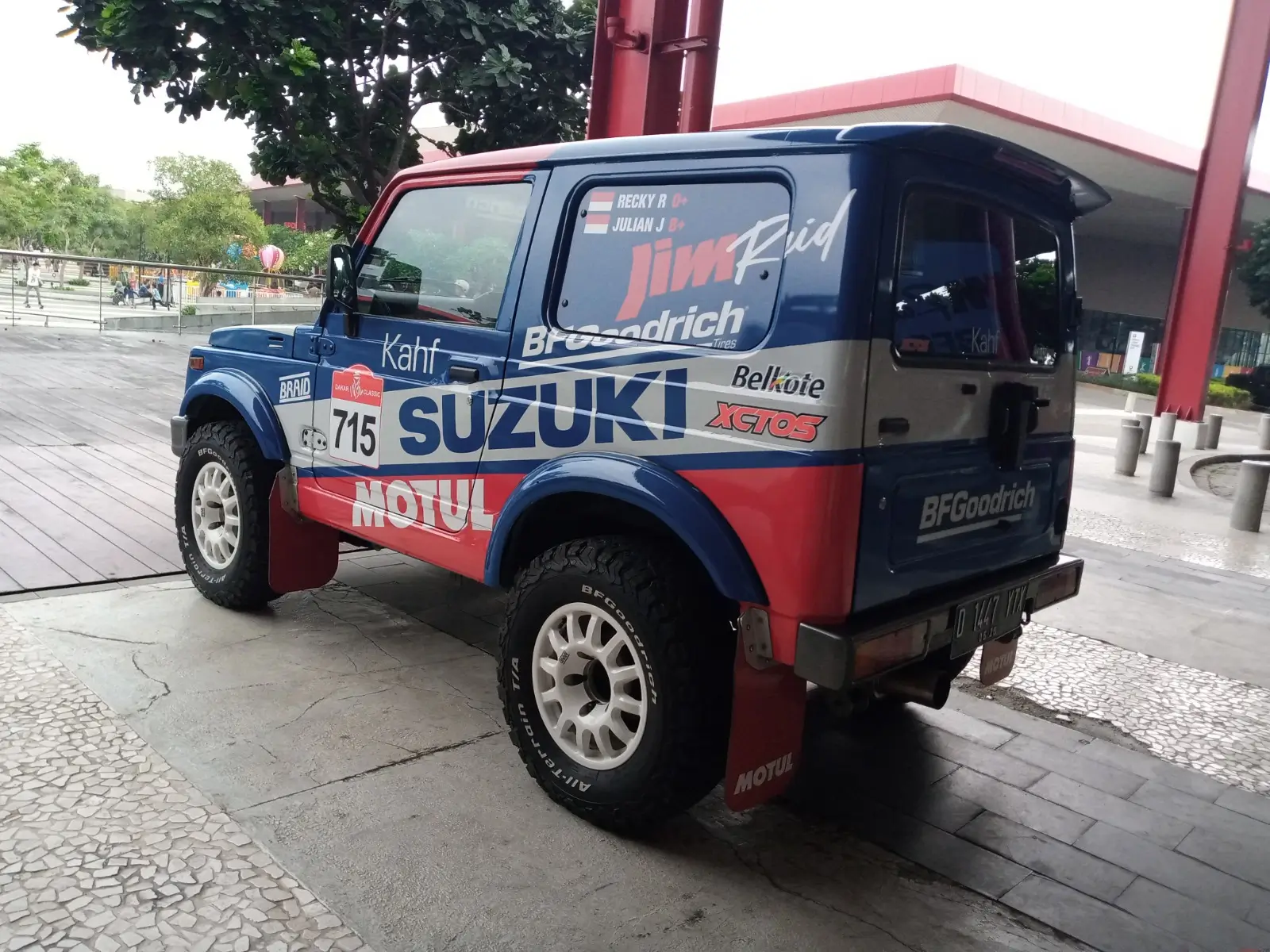 Suzuki Katana GX keluaran 1995 dengan ciri khas bodi kotak yang kokoh dan berkarakter kuat.
