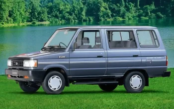 Tampilan depan Toyota Kijang Super 2026 dengan desain modern namun tetap pertahankan ciri klasik Kijang