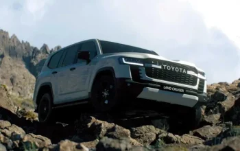Toyota Land Cruiser 300 VX-R hadir menggabungkan kemewahan kenyamanan kabin dengan kemampuan menjelajah medan berat yang andal