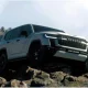 Toyota Land Cruiser 300 VX-R hadir menggabungkan kemewahan kenyamanan kabin dengan kemampuan menjelajah medan berat yang andal
