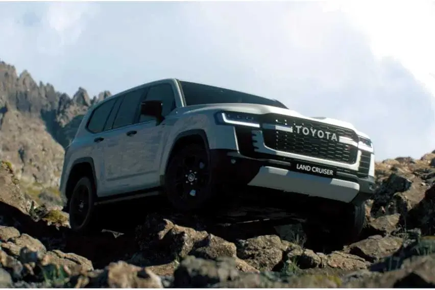 Toyota Land Cruiser 300 VX-R hadir menggabungkan kemewahan kenyamanan kabin dengan kemampuan menjelajah medan berat yang andal