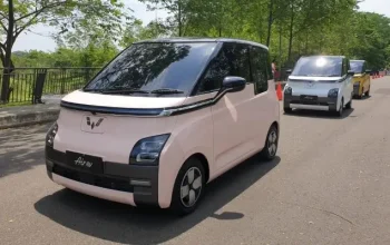 Wuling Air EV mobil listrik bodi ringkas berdesain futuristis, layar ganda, fitur canggih, praktis untuk perkotaan dan ramah lingkungan